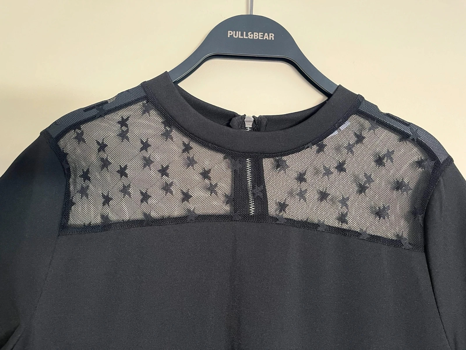 Vestido preto MIM com detalhes de renda estrelada - tamanho M – photo 2